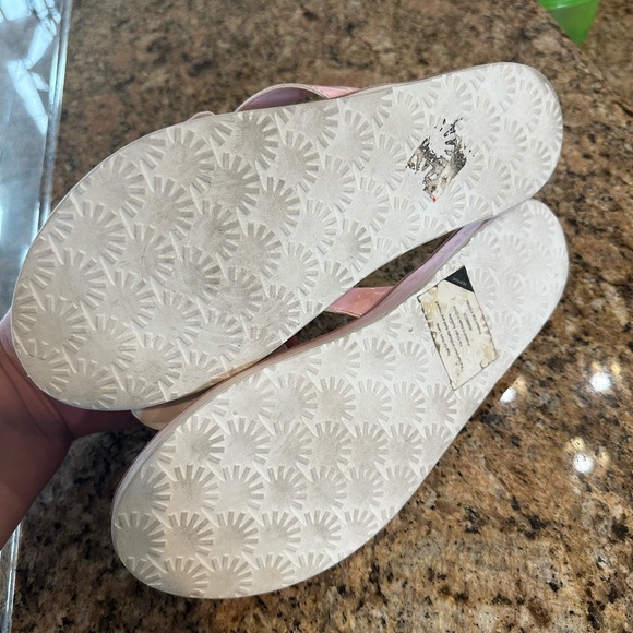 UGG floral Pink Pom Pom flip flops! Size 11 - Picture 3 of 4